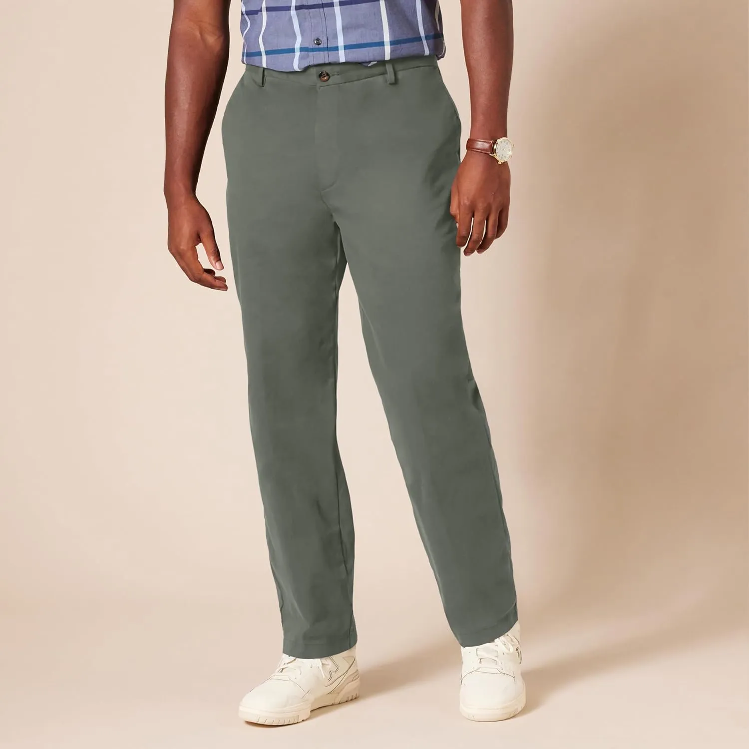 Amazon Essentials Men's Classic-Fit Wrinkle-Resistant Flat-Front Chino Pant (Available in Big & Tall)