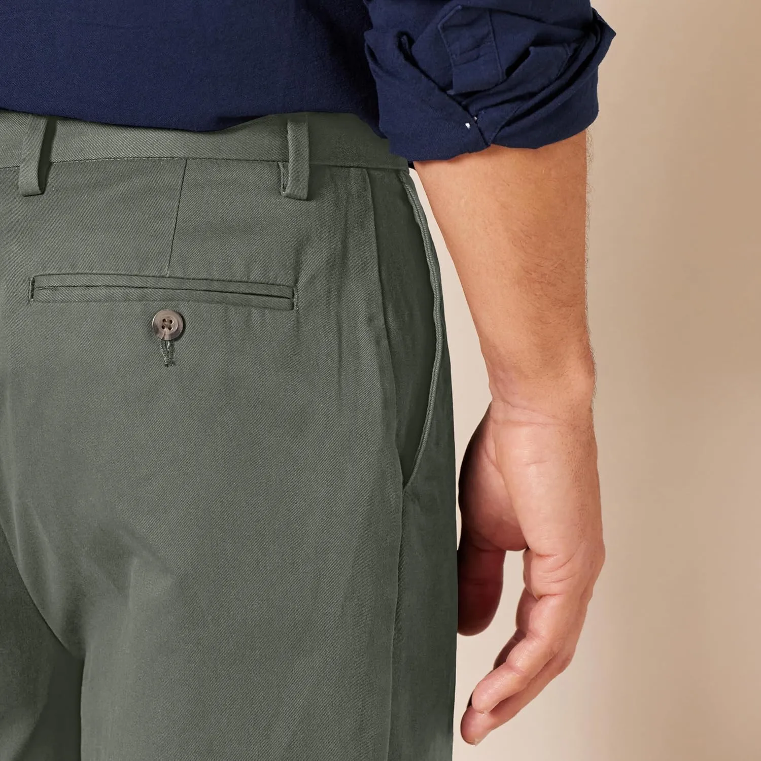 Amazon Essentials Men's Classic-Fit Wrinkle-Resistant Flat-Front Chino Pant (Available in Big & Tall)